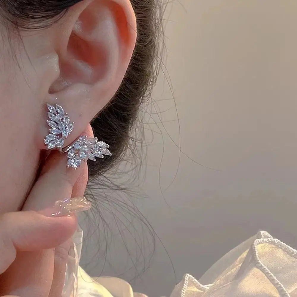 Kpop Shiny Zircon Butterfly Clip Earrings For Women Simple Flowers Fake Cartilage Ear Cuff Bride Wedding Jewelry
Kpop Shiny Zircon Butterfly Clip Earrings For Women Simple Flowers Fake Cartilage Ear Cuff Bride Wedding Jewelry