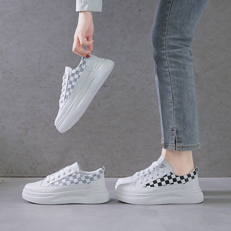 Женские кроссовки на шнуровке, белые или черные повседневные кроссовки в клетку, дышащие, на шнуровке, весна-лето 2022
Женские кроссовки на шнуровке, белые или черные повседневные кроссовки в клетку, дышащие, на шнуровке, весна-лето 2022
