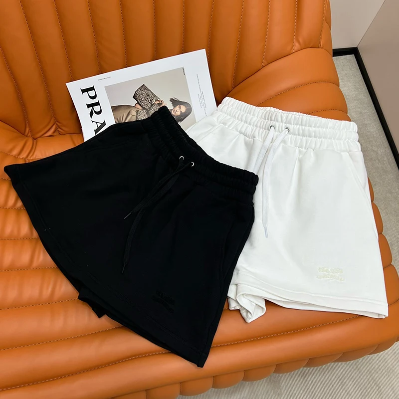 2022 Summer Women Shorts Embroidery High Waist Elastic Drawstring Sports Shorts Fashion Solid Color Fake 2 Piece Skirt Casual
2022 Summer Women Shorts Embroidery High Waist Elastic Drawstring Sports Shorts Fashion Solid Color Fake 2 Piece Skirt Casual
