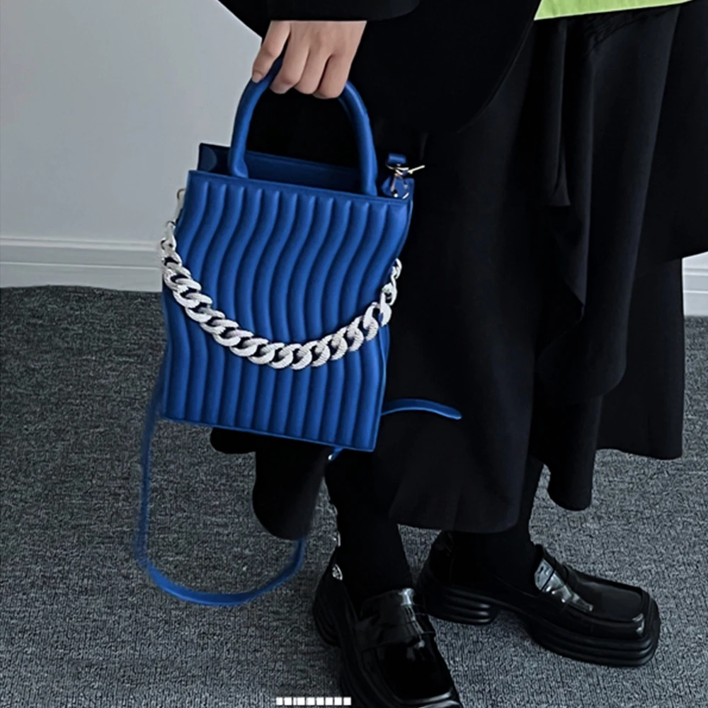 Fashion Striped Tote Handbags and Purses Acrylic Chain Shoulder Crossbody Bags for Women 2022 Designer Bags Lady Clutch Shopper
Fashion Striped Tote Handbags and Purses Acrylic Chain Shoulder Crossbody Bags for Women 2022 Designer Bags Lady Clutch Shopper