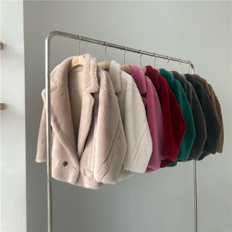 2023 New Winter Jacket Women Real Fur Coat Fashion Casual Warm Sheep Shearing Fur Jacket Women's Solid Soft Coat Tops F35
2023 New Winter Jacket Women Real Fur Coat Fashion Casual Warm Sheep Shearing Fur Jacket Women's Solid Soft Coat Tops F35