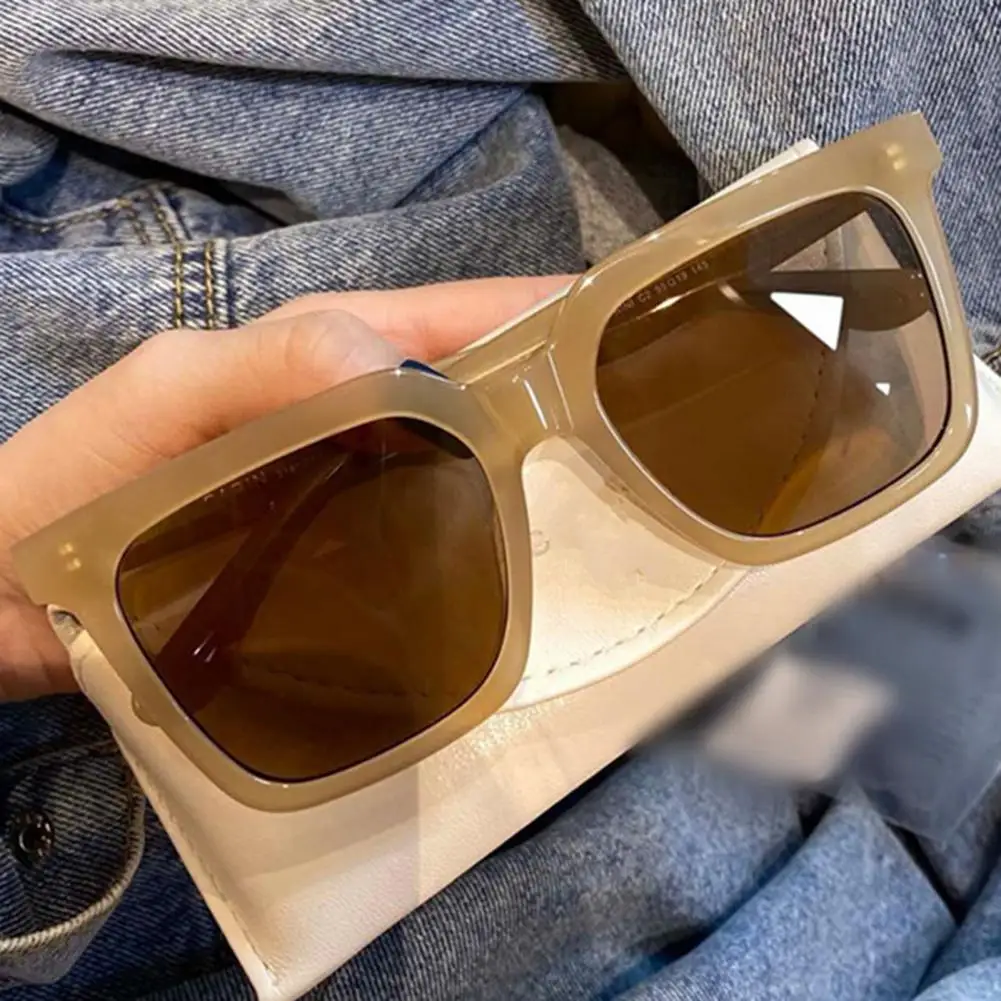 Creative Ultra-light Large Frame UV Resistant Lady Sunglasses for Daily Life Women Sunglasses Fashion Sunglasses
Creative Ultra-light Large Frame UV Resistant Lady Sunglasses for Daily Life Women Sunglasses Fashion Sunglasses