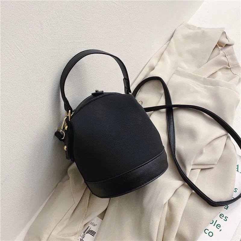 Retro Mini Handbag Women's Bag 2021 Winter Designer Handbags New Fashion One Shoulder Bucket Bag Korean Simple Messenger Bag
Retro Mini Handbag Women's Bag 2021 Winter Designer Handbags New Fashion One Shoulder Bucket Bag Korean Simple Messenger Bag