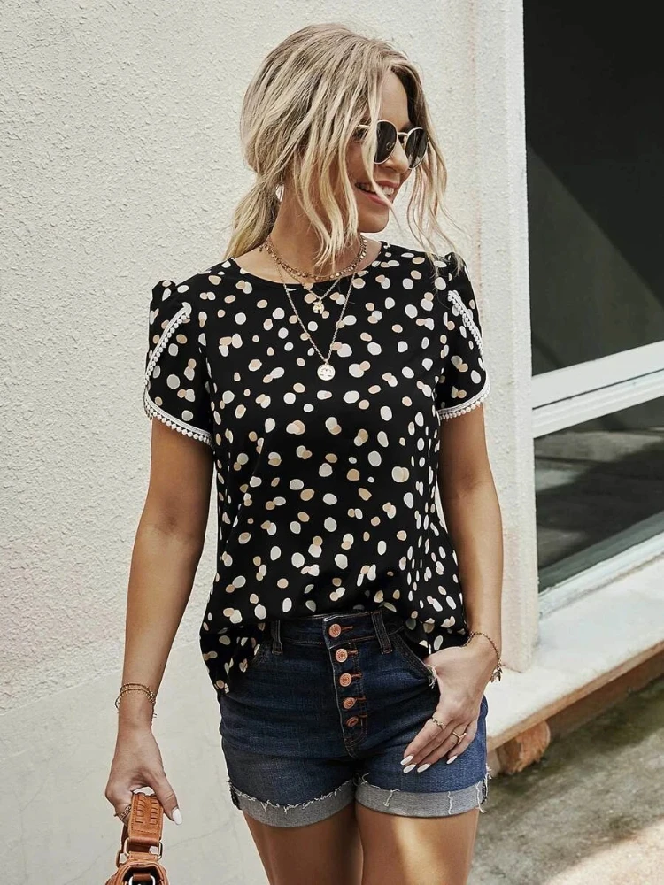 Fashion 2022 Summer New Ladies T-Shirts Hot Sale Printed Lace Crochet Round Neck Shirts Short Sleeves Casual Straight Tops Women
Fashion 2022 Summer New Ladies T-Shirts Hot Sale Printed Lace Crochet Round Neck Shirts Short Sleeves Casual Straight Tops Women