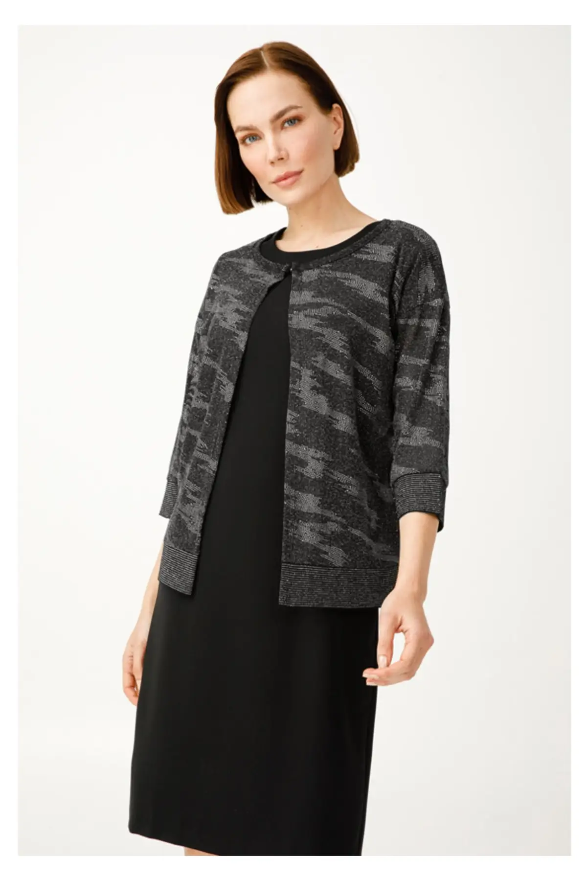 Women's Cardigan Three Quarter Sleeve Silvery Casual Knitted Quality Fashion Cardigan Sweaters Loose Sweater Jumper 
Women's Cardigan Three Quarter Sleeve Silvery Casual Knitted Quality Fashion Cardigan Sweaters Loose Sweater Jumper