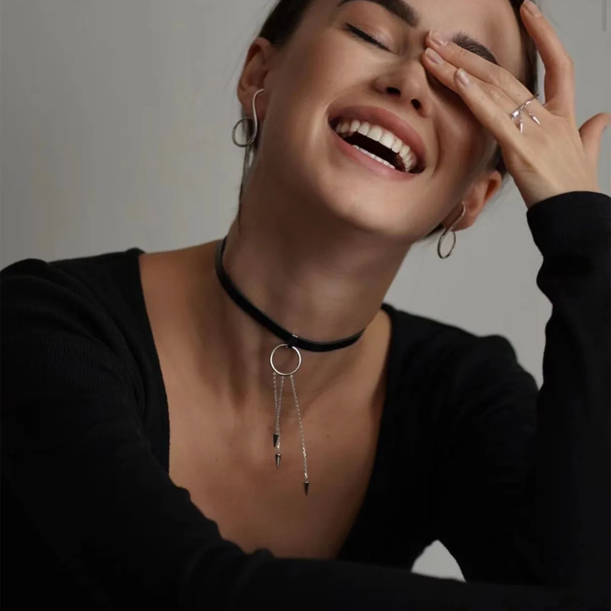 Black Flannelette Rivets Tassel Pendant Choker Necklace For Women Geometric Ring Chain On The Neck Sweet Cool Hip-hop Jewelry
Black Flannelette Rivets Tassel Pendant Choker Necklace For Women Geometric Ring Chain On The Neck Sweet Cool Hip-hop Jewelry