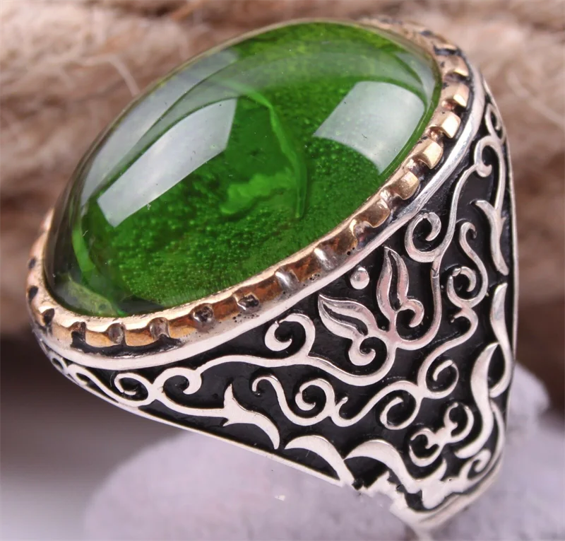 2023 New Retro Inlaid Emerald Ring High-end Sense To Attend The Banquet Party Ring Luxury Jewelry Engraving Pattern Hand Jewelry
2023 New Retro Inlaid Emerald Ring High-end Sense To Attend The Banquet Party Ring Luxury Jewelry Engraving Pattern Hand Jewelry