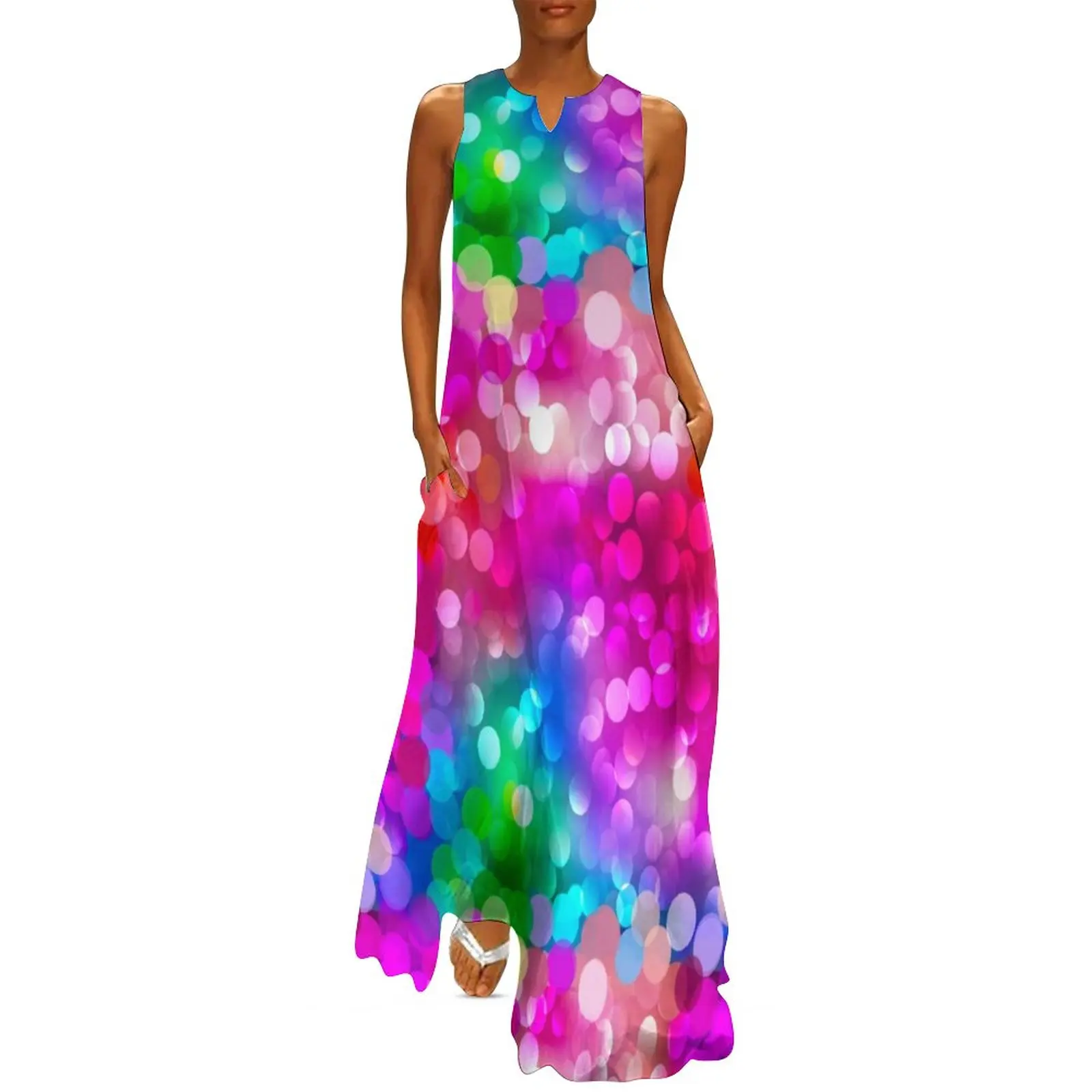 Платье-макси в абстрактном стиле с V-образным вырезом и принтом
Платье-макси в абстрактном стиле с V-образным вырезом и принтом