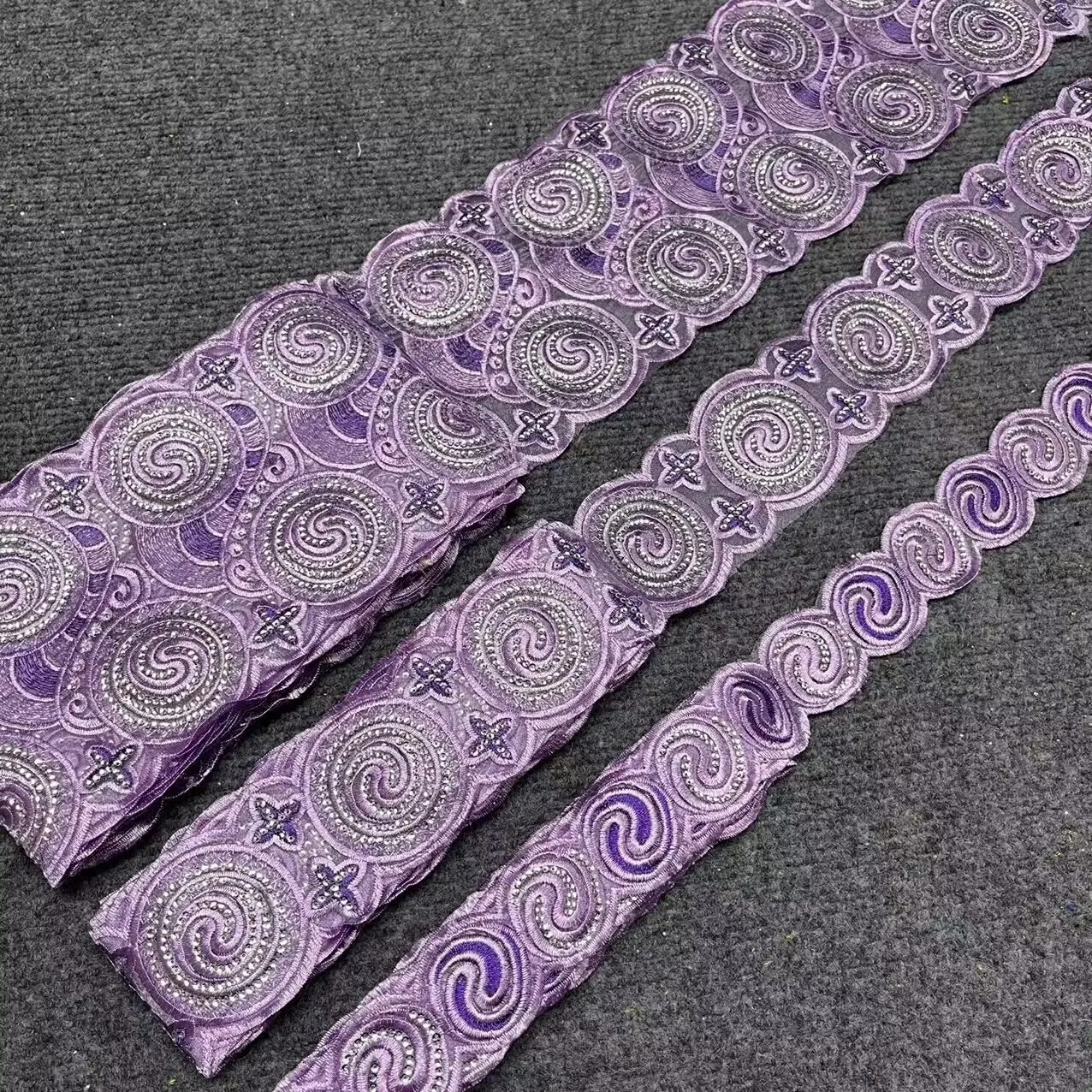 15 Yards Sequins Lace Trimming Wedding Embroidered Lace Ribbons Fabric For Fashion Party Dress DIY Sewing Accessories b35-24
15 Yards Sequins Lace Trimming Wedding Embroidered Lace Ribbons Fabric For Fashion Party Dress DIY Sewing Accessories b35-24