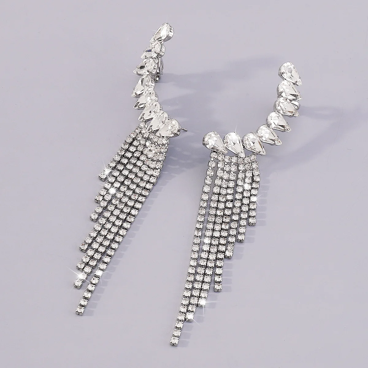 Shiny Long Tassel Gold Luxury Zircon Rhinestone Fashion Ear Clip Ear Cuff Cartilage Clip Earrings Women Bridal Wedding Jewelry
Shiny Long Tassel Gold Luxury Zircon Rhinestone Fashion Ear Clip Ear Cuff Cartilage Clip Earrings Women Bridal Wedding Jewelry
