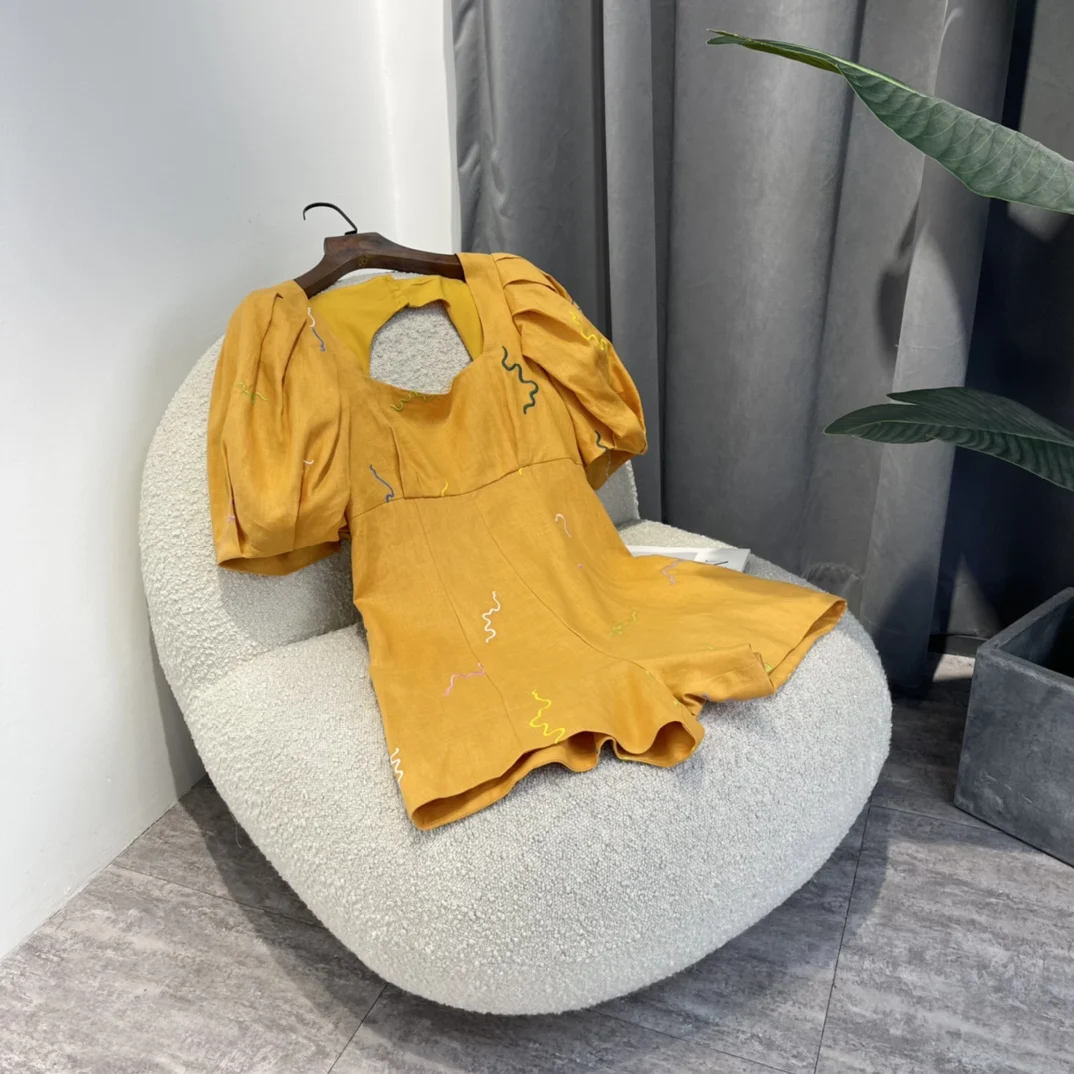 Женский льняной комбинезон с вышивкой, винтажный комбинезон с открытой спиной и желтым окошком, лето 2022
Женский льняной комбинезон с вышивкой, винтажный комбинезон с открытой спиной и желтым окошком, лето 2022