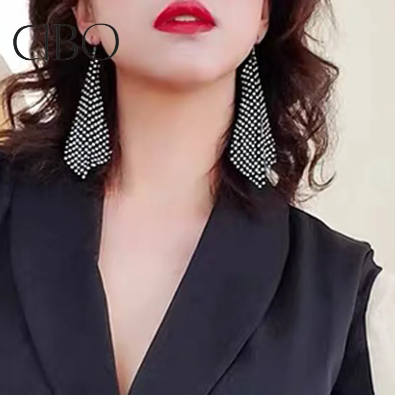 Soft Square Flash Diamond Earrings Personality Temperament Simple and Versatile Women's Fashion Long Tassel Earrings Wholesale
Soft Square Flash Diamond Earrings Personality Temperament Simple and Versatile Women's Fashion Long Tassel Earrings Wholesale