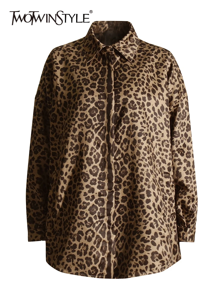 TWOTWINSTYLE Colorblock Leopard Printing Casual Denim Coats For Women Lapel Long Sleeve Loose Spliced Button Coat Female Fahion
TWOTWINSTYLE Colorblock Leopard Printing Casual Denim Coats For Women Lapel Long Sleeve Loose Spliced Button Coat Female Fahion