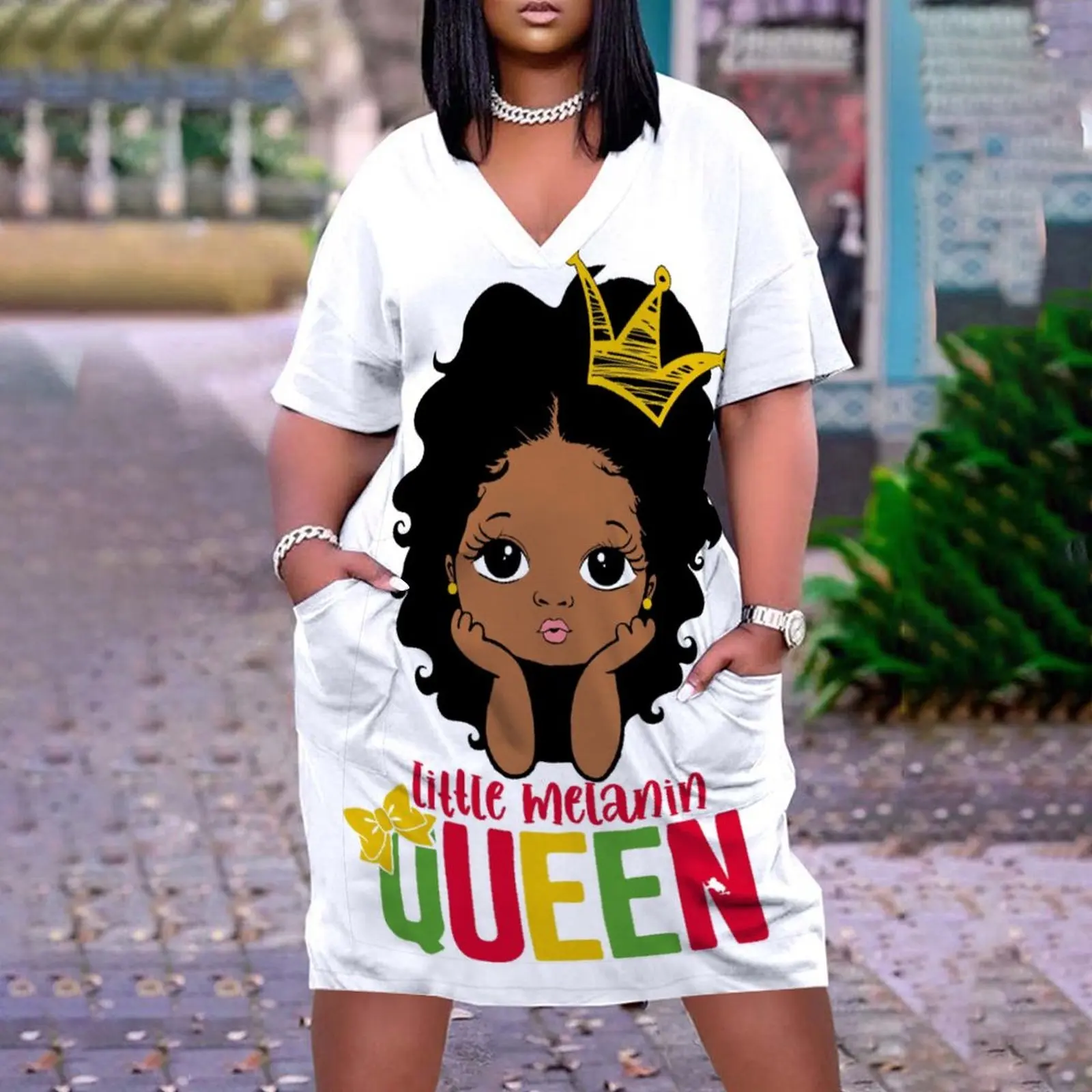 Женское платье с V-образным вырезом, коротким рукавом и карманами
Женское платье с V-образным вырезом, коротким рукавом и карманами