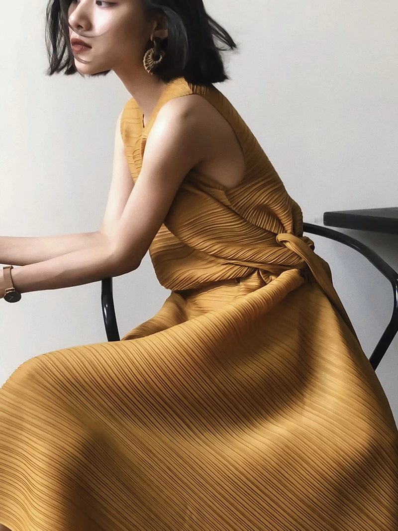 Miyake Pleats 2023 Summer Sleeveless Waistless New Sexy Elegant Korean Designer Fashion Wearing Blue Two Pieces Dress Sets
Miyake Pleats 2023 Summer Sleeveless Waistless New Sexy Elegant Korean Designer Fashion Wearing Blue Two Pieces Dress Sets