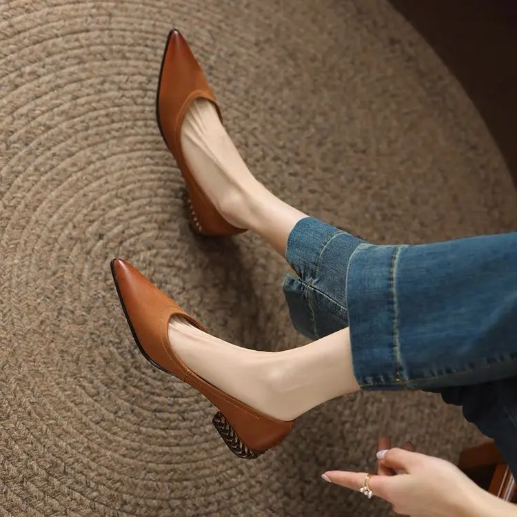 Women's High Heels Low Heel Slipper Girls Elegant Fashion Casual Square 2023 Heel High Heels Office Women Pointy Mid-mouth Shoes
Women's High Heels Low Heel Slipper Girls Elegant Fashion Casual Square 2023 Heel High Heels Office Women Pointy Mid-mouth Shoes