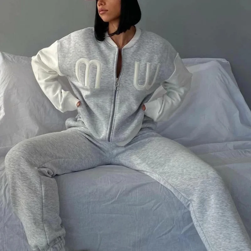 New Autumn Fleece Ladies Sports Suit Casual Zipper Baseball Jacket + Pants Loose Women 2 Piece Set Elegant Tracksuit Streetwear
New Autumn Fleece Ladies Sports Suit Casual Zipper Baseball Jacket + Pants Loose Women 2 Piece Set Elegant Tracksuit Streetwear
