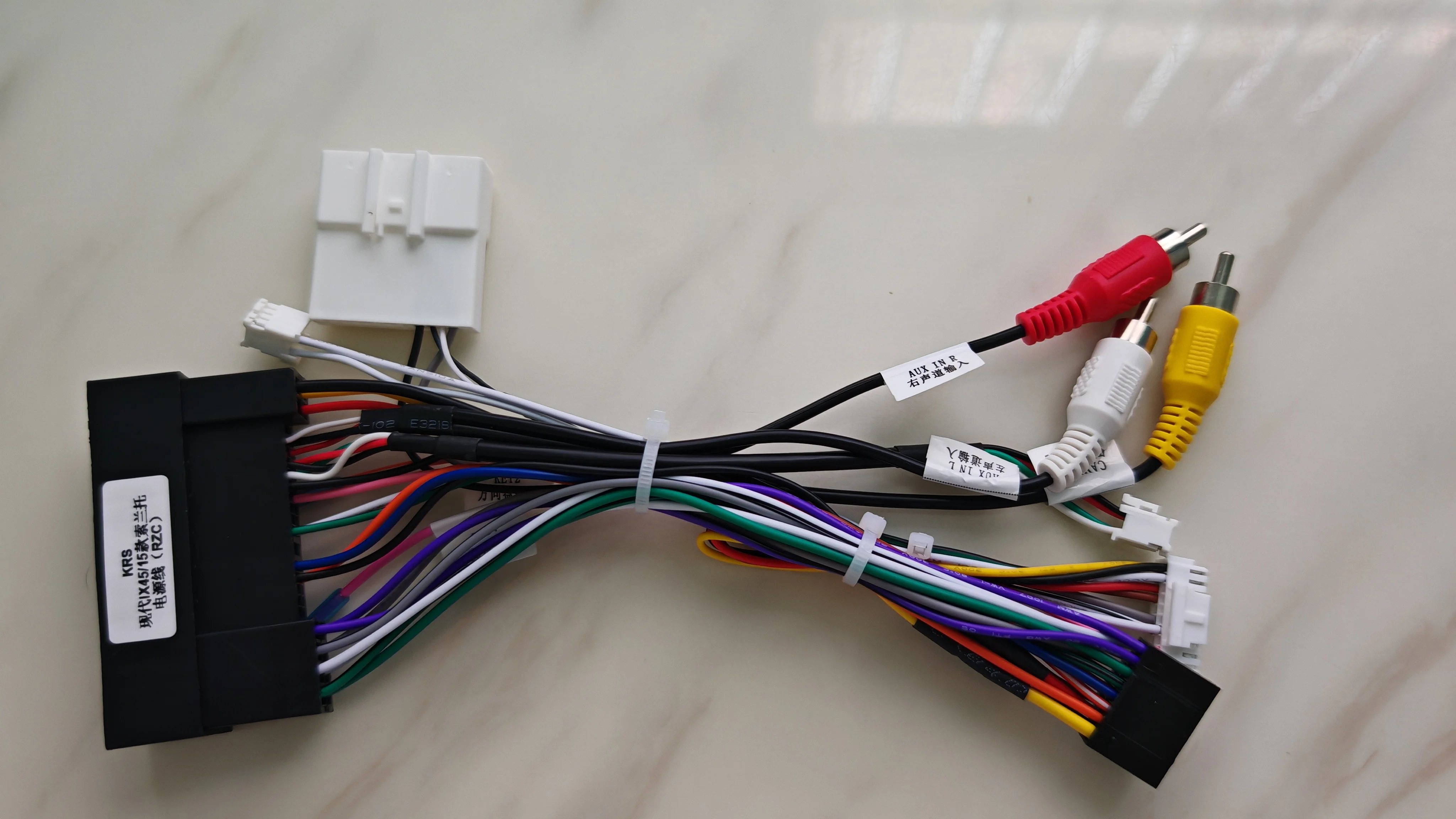 Автомобильное стерео 16Pin электропроводка с поддержкой Canbus оригинальный USB для Hyundai Elantra/SantaFe/IX45/K3/Sportage/Sorento
Автомобильное стерео 16Pin электропроводка с поддержкой Canbus оригинальный USB для Hyundai Elantra/SantaFe/IX45/K3/Sportage/Sorento