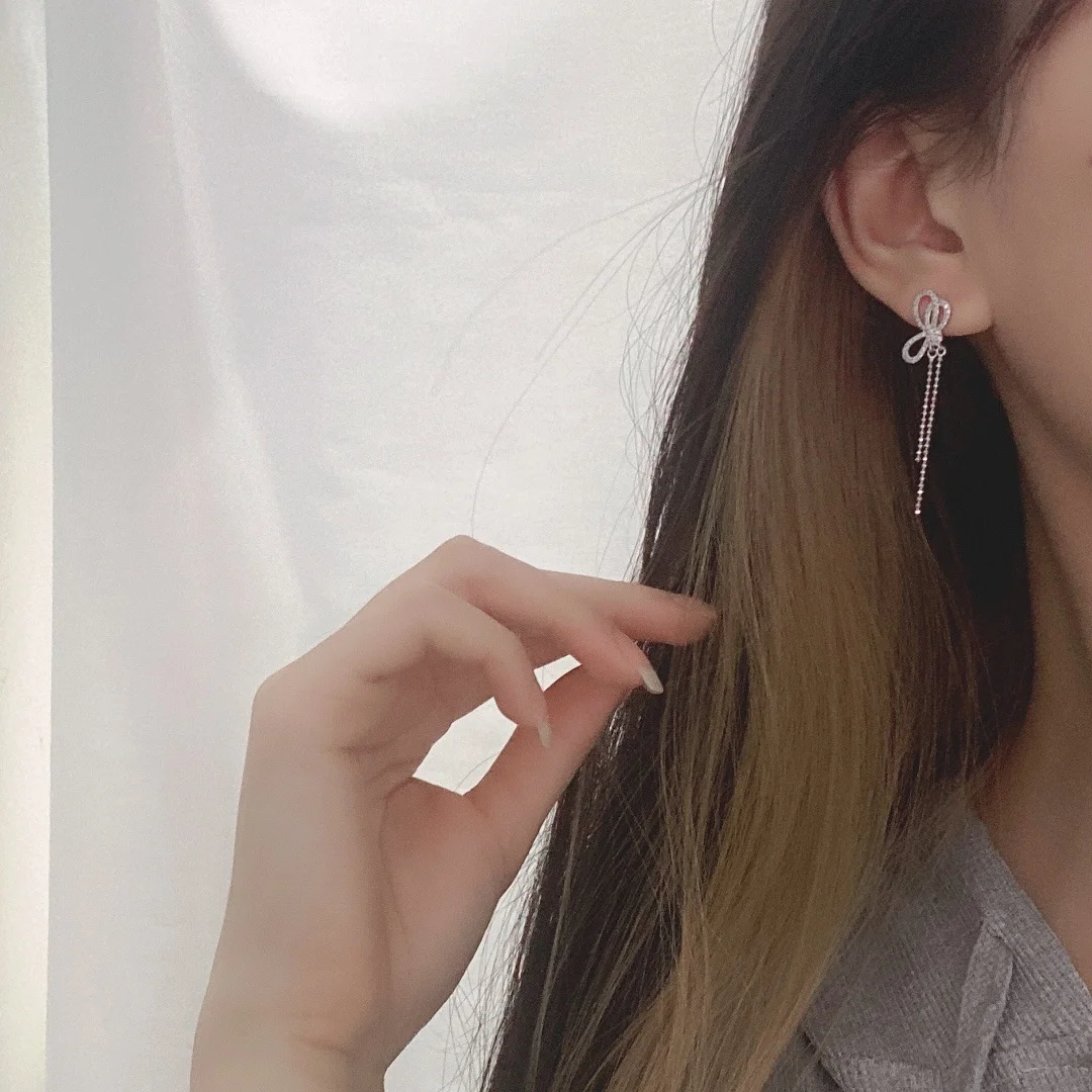 Earline Butterfly Earrings 925 Silver Anti Allergy Short Earchain, Simple and Elegant, Small Earstuds, Women's Fashion Network
Earline Butterfly Earrings 925 Silver Anti Allergy Short Earchain, Simple and Elegant, Small Earstuds, Women's Fashion Network
