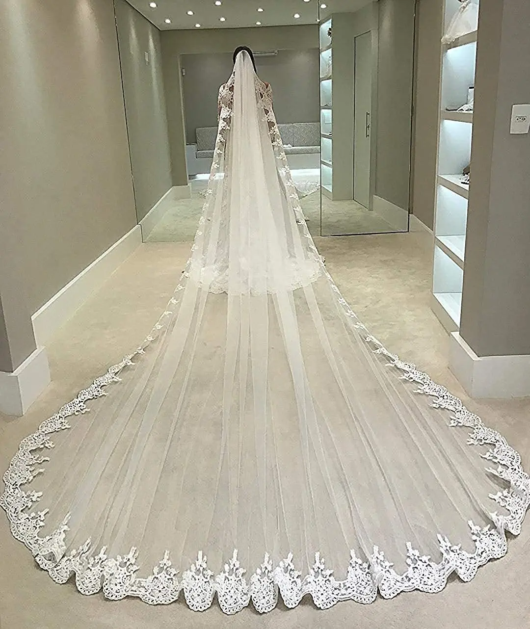New 4 Meters Bride Wedding Lace Appliques Veils Long Cathedral Veil Soft Tulle Bridal Veils with Comb
New 4 Meters Bride Wedding Lace Appliques Veils Long Cathedral Veil Soft Tulle Bridal Veils with Comb