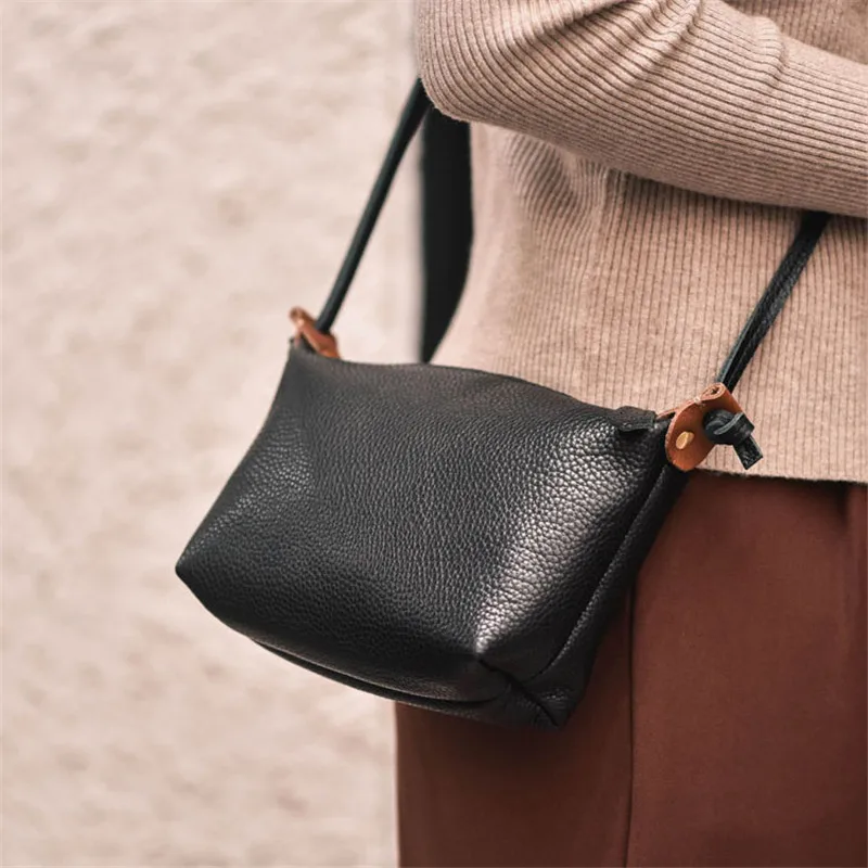 Luxury designer genuine leather ladies small shoulder bag daily outdoor soft cowhide mini black hot sale messenger bag female
Luxury designer genuine leather ladies small shoulder bag daily outdoor soft cowhide mini black hot sale messenger bag female