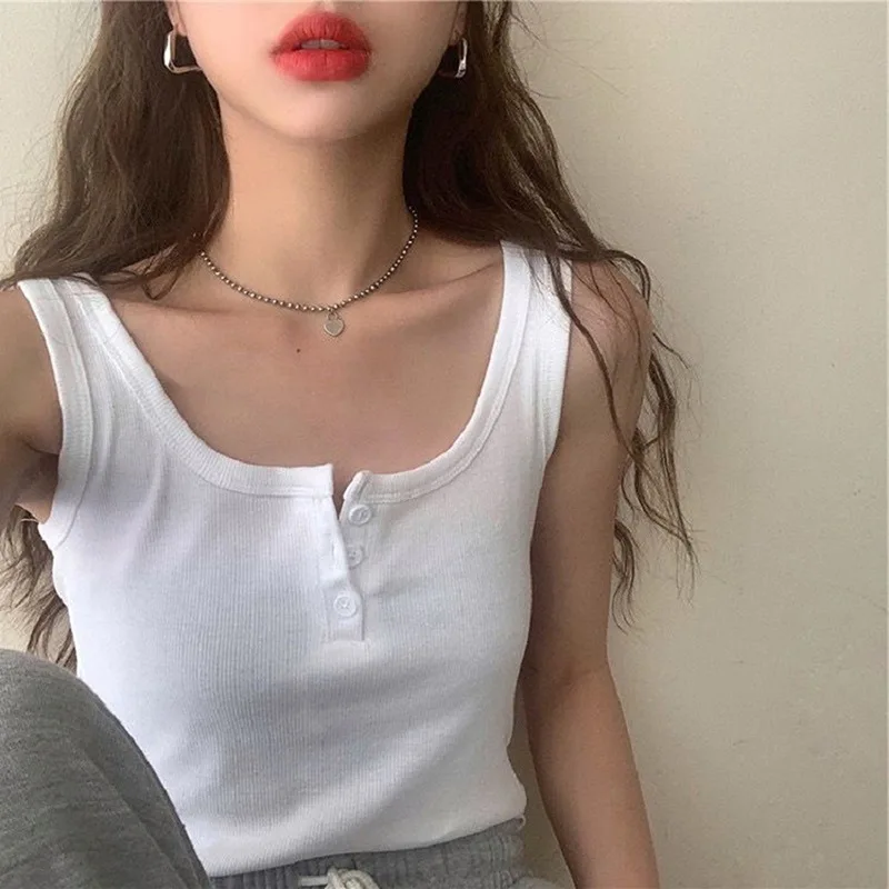 Укороченный топ без рукавов, на пуговицах 
Укороченный топ без рукавов, на пуговицах