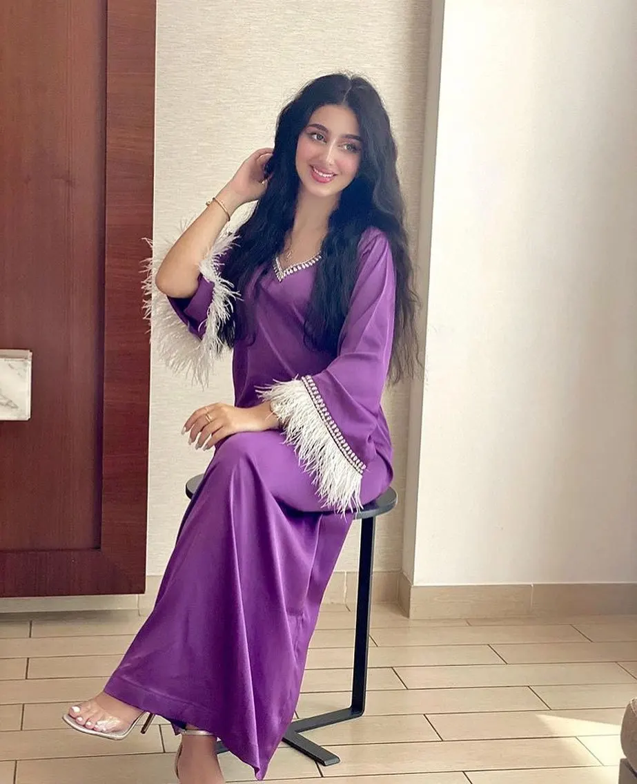 Casual Gorgeous Party Style Satin V Neck Cross Border Ostrich Hair Decorative Lace Abaya Dubai Ramadan Muslim Women's Robe Ab061
Casual Gorgeous Party Style Satin V Neck Cross Border Ostrich Hair Decorative Lace Abaya Dubai Ramadan Muslim Women's Robe Ab061