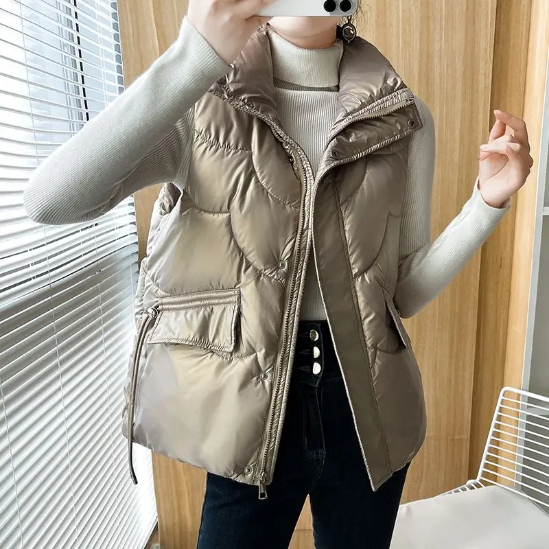Women Stand Collar 2023 New Short Solid Color Cotton Padded Jacket Sleeveless Female Winter Waistcoat Outer Wear Coat Vest Q398
Women Stand Collar 2023 New Short Solid Color Cotton Padded Jacket Sleeveless Female Winter Waistcoat Outer Wear Coat Vest Q398