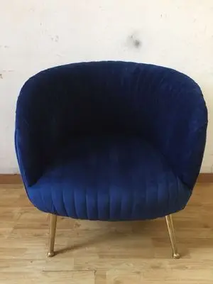 Modern delicate style metal velvet leisure sofa chair with backrest good quality stool for apartment living room
Modern delicate style metal velvet leisure sofa chair with backrest good quality stool for apartment living room