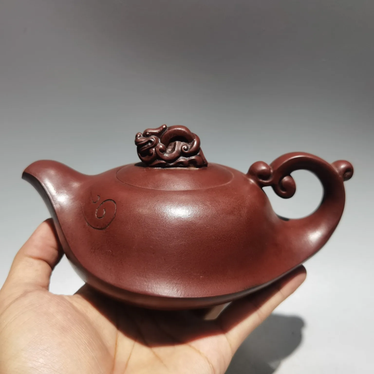 8" Chinese Yixing Zisha Pottery Ruyilong lettering kettle teapot flagon yellow mud Ornaments Gather fortune Town house
8" Chinese Yixing Zisha Pottery Ruyilong lettering kettle teapot flagon yellow mud Ornaments Gather fortune Town house