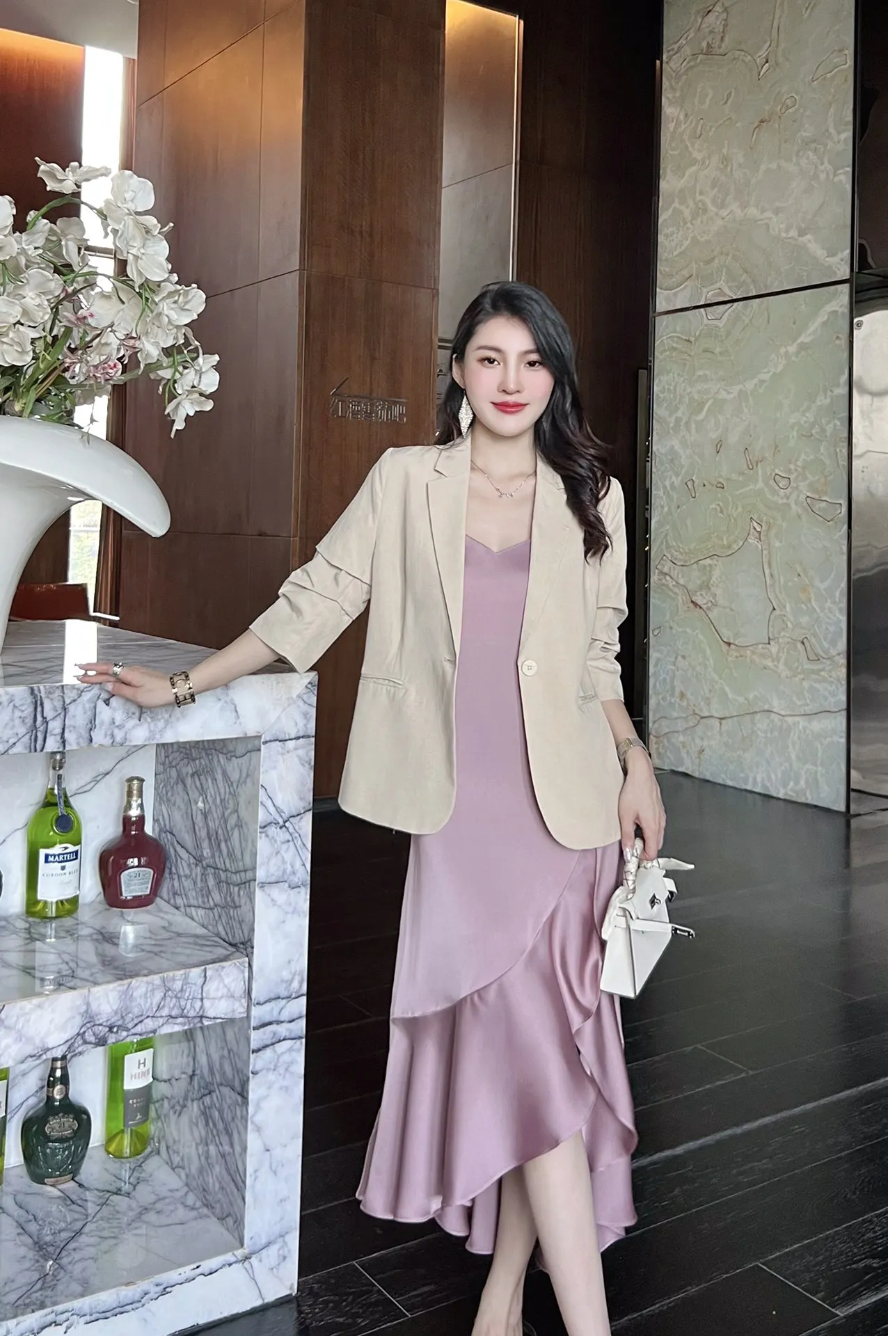 2023 Spring/Summer Fashion New Women's Clothing V-neck skirt with shoulder straps 0822
2023 Spring/Summer Fashion New Women's Clothing V-neck skirt with shoulder straps 0822