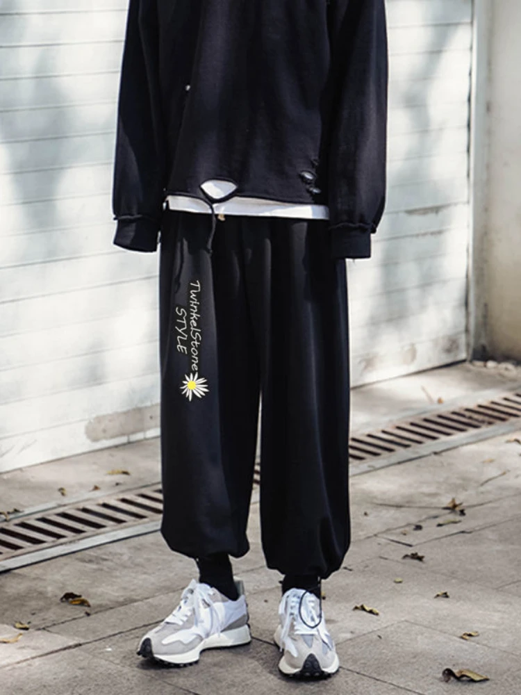 2022SS Daisy Embroidery Pants Men's Loose Sports Casual Ankle-length Pants Women's Slim Korean Trend Leggings Baggy Sweatpants
2022SS Daisy Embroidery Pants Men's Loose Sports Casual Ankle-length Pants Women's Slim Korean Trend Leggings Baggy Sweatpants