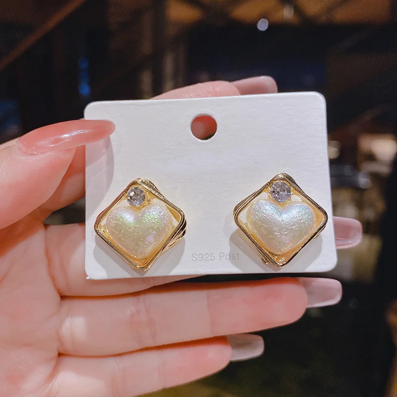 Love Crystal Imitation Pearl Diamond Square Stud Earrings Ladies Hollow Geometric Wedding Jewelry Valentine's Day Friends Gift
Love Crystal Imitation Pearl Diamond Square Stud Earrings Ladies Hollow Geometric Wedding Jewelry Valentine's Day Friends Gift