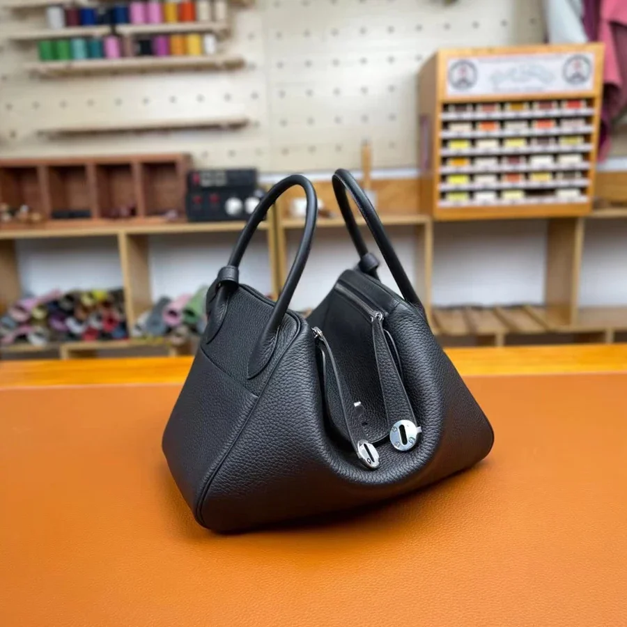 high quality genuine leather tc Lady Lindi Bag Brand Shoulder Bag Luxury Handbags Designer Doctor Bag
high quality genuine leather tc Lady Lindi Bag Brand Shoulder Bag Luxury Handbags Designer Doctor Bag