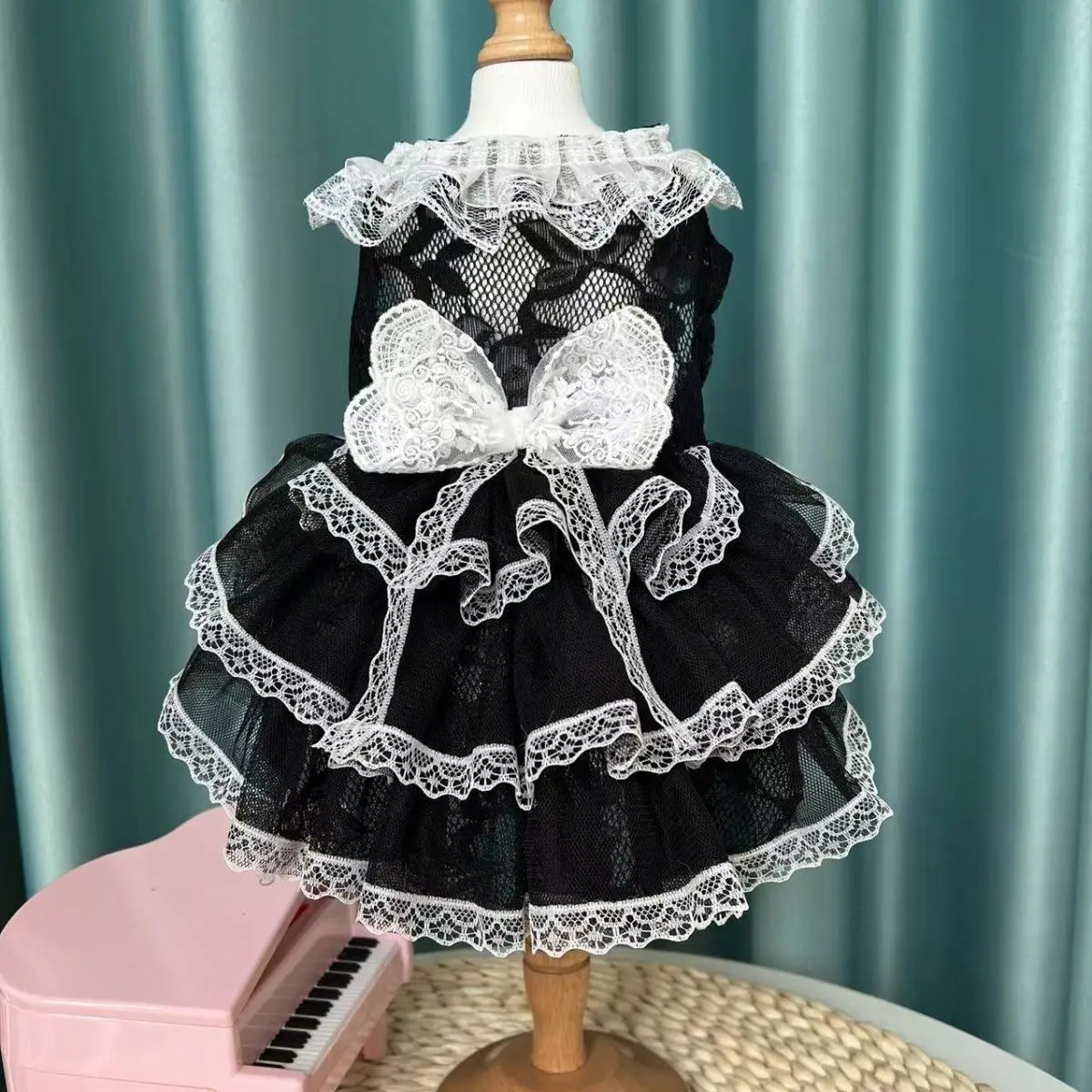 Original Hand-made Pet Dog Clothes Black Lace Hollow Gauze Skirt To Prevent Hair Loss Cat Rabbit Dress
Original Hand-made Pet Dog Clothes Black Lace Hollow Gauze Skirt To Prevent Hair Loss Cat Rabbit Dress