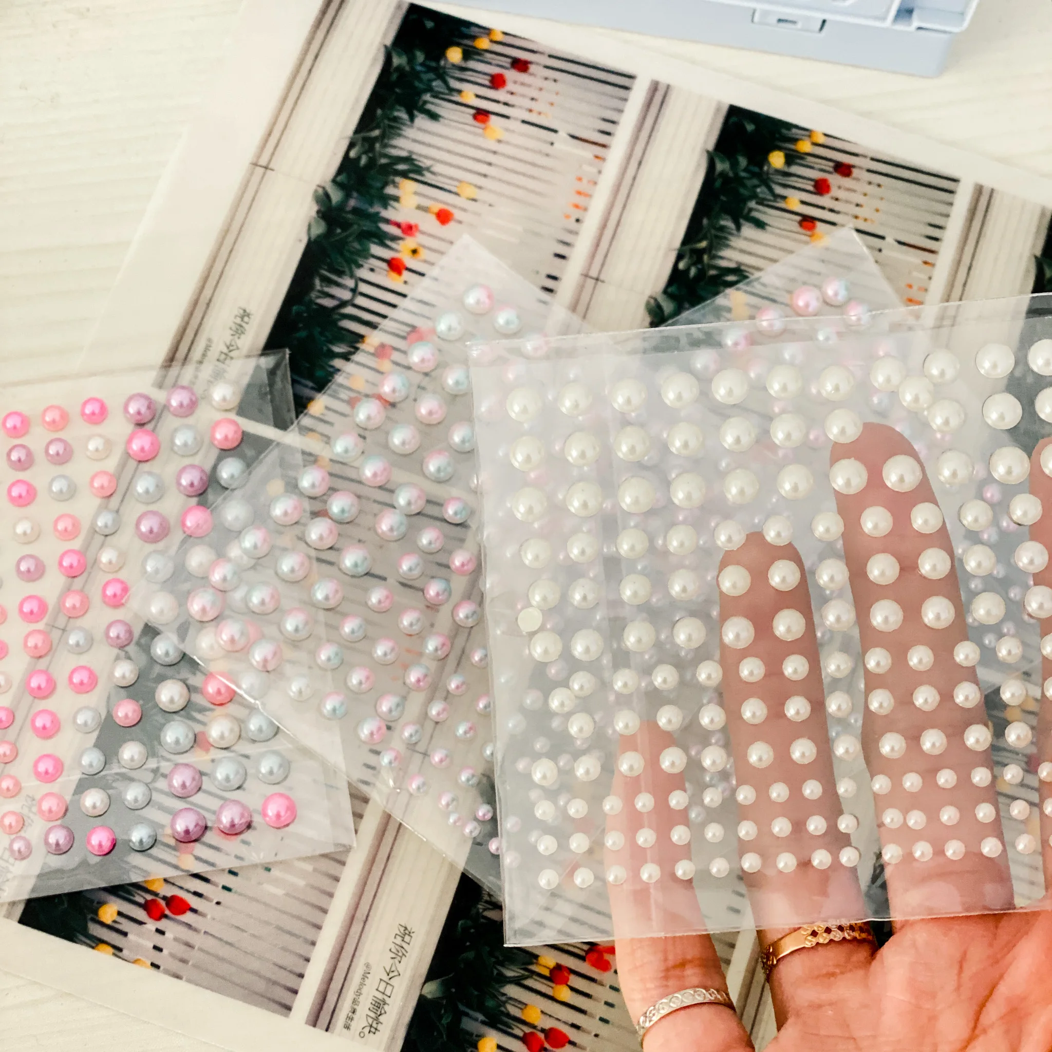 SKYSONIC Make Up Face Pearl Stickers Kawaii Eye Decoration Paste Kpop Journal Funk Creative DIY Idol Postcards Stickers Suppli
SKYSONIC Make Up Face Pearl Stickers Kawaii Eye Decoration Paste Kpop Journal Funk Creative DIY Idol Postcards Stickers Suppli