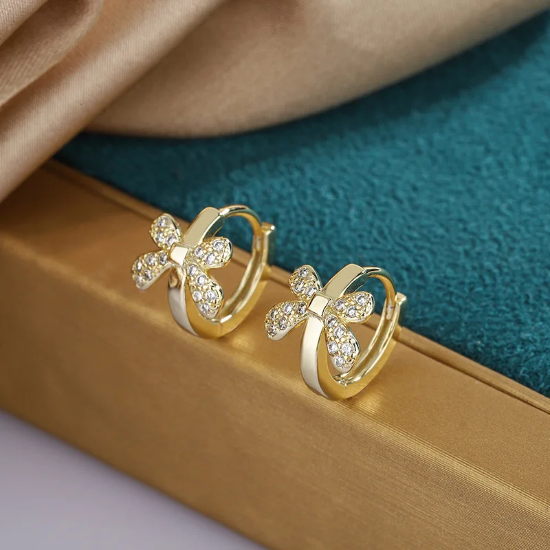 Fashion Diamond Bow Sweet Ladies Earrings Simple Small Exquisite Ear Buckles Temperament Cute Girl Earrings Earrings Female
Fashion Diamond Bow Sweet Ladies Earrings Simple Small Exquisite Ear Buckles Temperament Cute Girl Earrings Earrings Female
