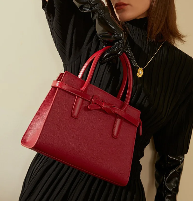 DICHOS 2022 trend Women Handbag ladies Vintage hand bag Women Shoulder Messenger Bag Female
DICHOS 2022 trend Women Handbag ladies Vintage hand bag Women Shoulder Messenger Bag Female