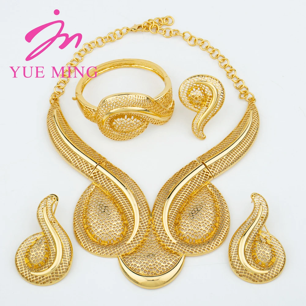 Woman Jewelry Set Dubai Gold Plated Earrings Copper Material Hollow Surround Necklace Flower Style Bracelet Rings Luxury Jewelry
Woman Jewelry Set Dubai Gold Plated Earrings Copper Material Hollow Surround Necklace Flower Style Bracelet Rings Luxury Jewelry