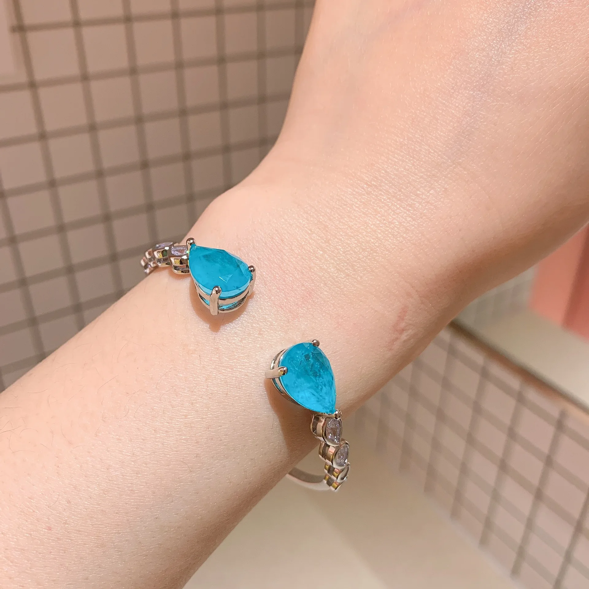 Retro Bracelet Pink Crystal Paraba Main Stone 10*18mm Water Droplet Heart Shaped for Women's Jewelry Birthday Present Coquette
Retro Bracelet Pink Crystal Paraba Main Stone 10*18mm Water Droplet Heart Shaped for Women's Jewelry Birthday Present Coquette
