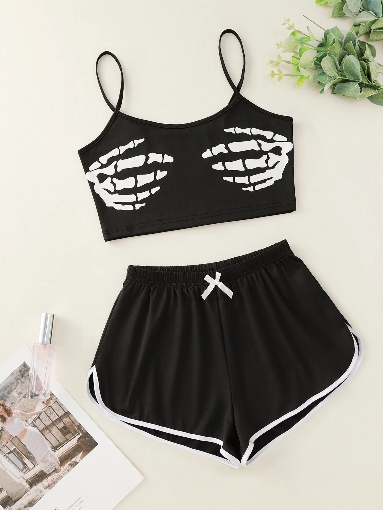 New Style Personality Lady's Cartoon Skeleton Hand Print Camisole With Shorts Pajama Set Comfortable Home Wear Sleepwear
New Style Personality Lady's Cartoon Skeleton Hand Print Camisole With Shorts Pajama Set Comfortable Home Wear Sleepwear