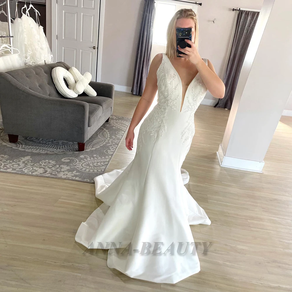 

Anna Classic Satin Wedding Gowns for Women 2024 Bride Elegant Deep V Neck Sleeveless Pleats Zipper Appliques Vestidos De Novia