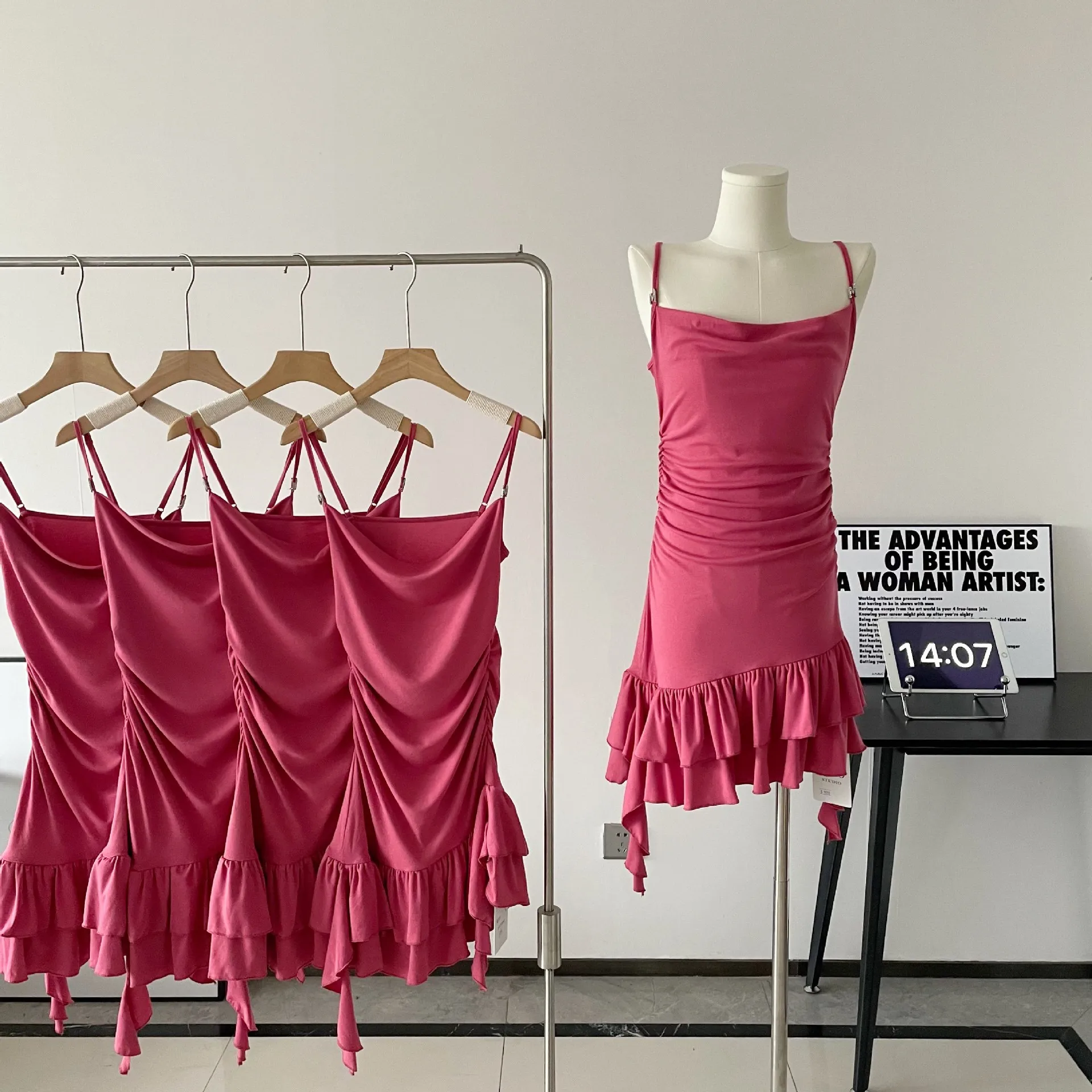 Spice Girls Slip Dress Summer Dress Children's Outfit Swing Collar Sexy Tight Stepmother Skirt Hip Skirt Short Skirt
Spice Girls Slip Dress Summer Dress Children's Outfit Swing Collar Sexy Tight Stepmother Skirt Hip Skirt Short Skirt