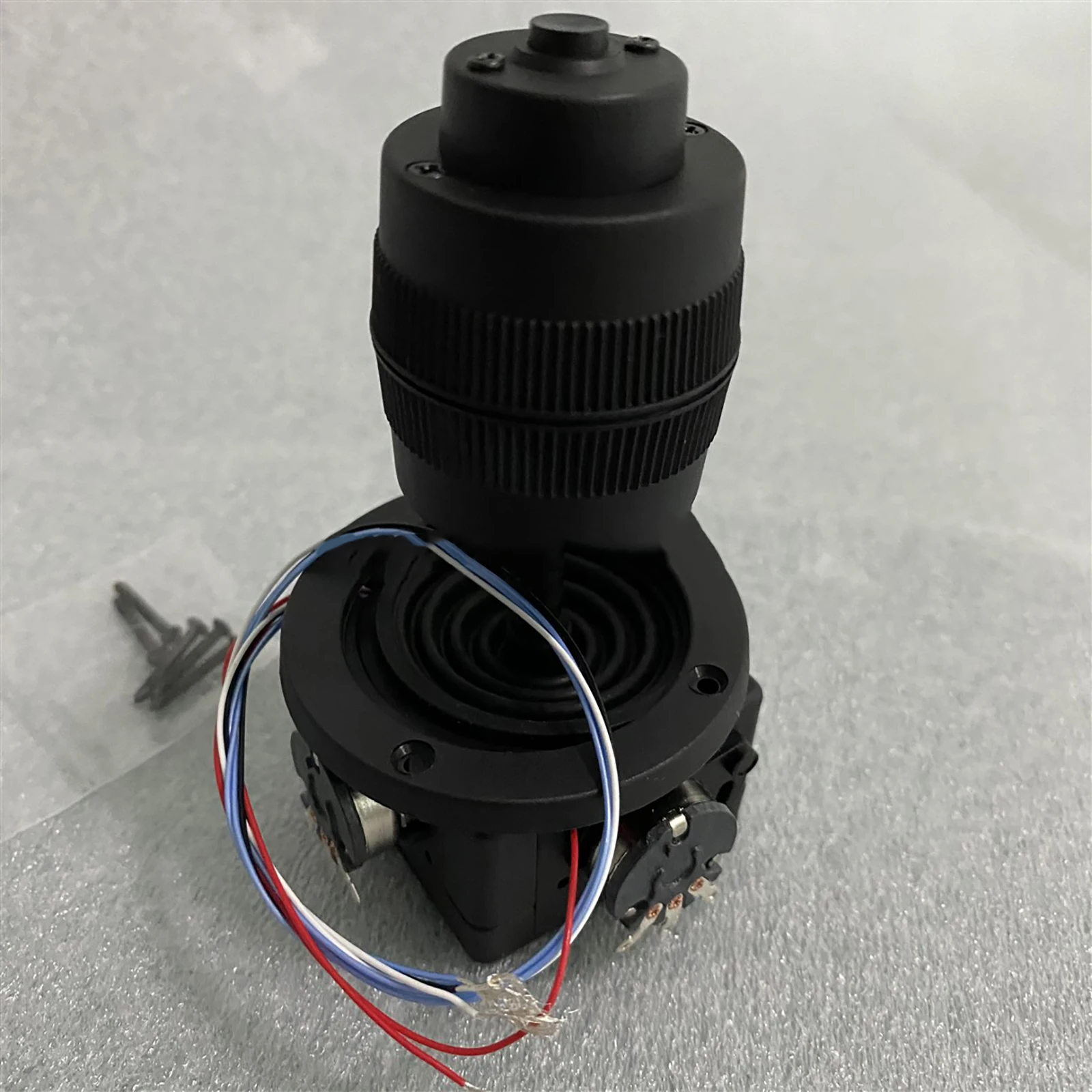 Прочный Четырехмерный фотографический джойстик/R4 для контроллера Gimbal Rocker Motor
Прочный Четырехмерный фотографический джойстик/R4 для контроллера Gimbal Rocker Motor