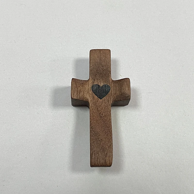 Деревянный карманный крест
Деревянный карманный крест