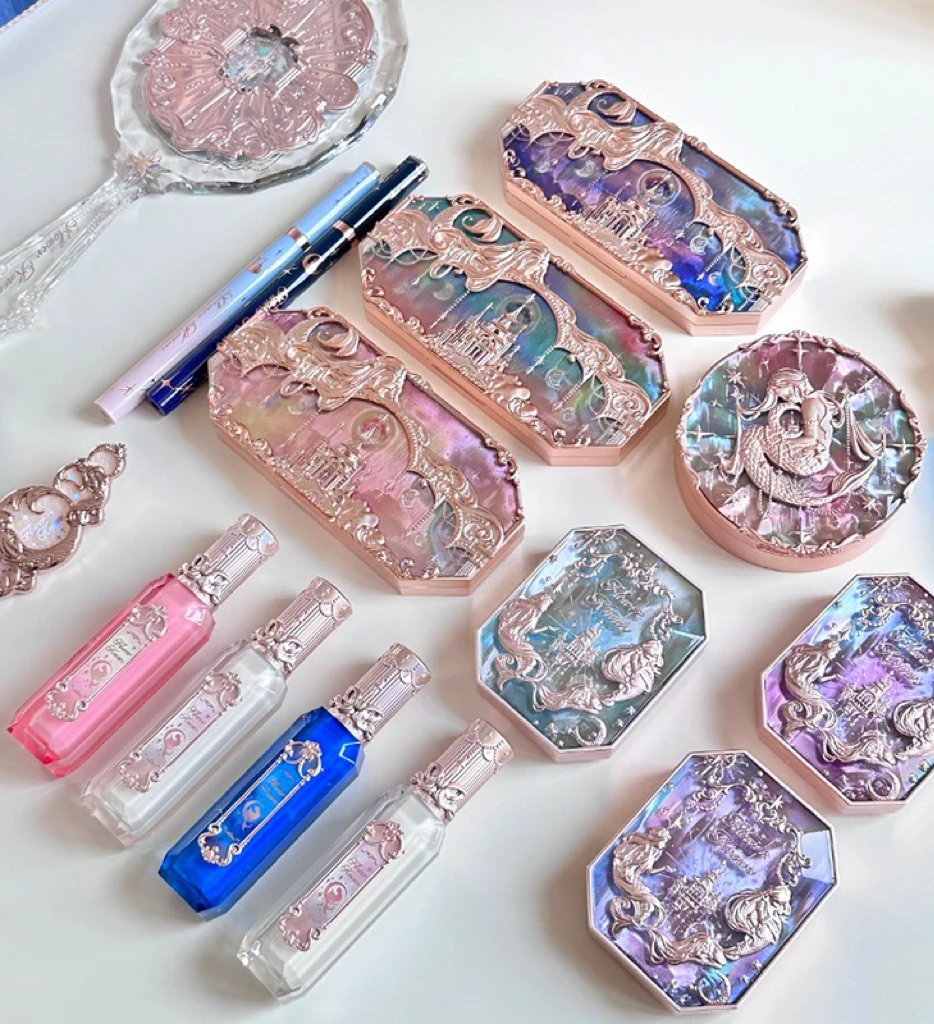 Flower Knows Moonlight Mermaid Cosmetics Eyeshadow Blusher Lip Gloss and Eyeliner Pen Set 
Flower Knows Moonlight Mermaid Cosmetics Eyeshadow Blusher Lip Gloss and Eyeliner Pen Set