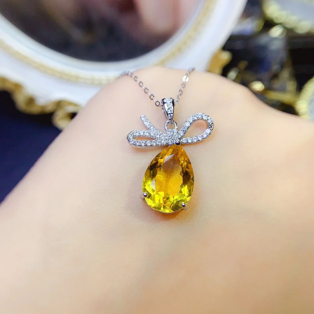 Женский кулон из серебра 925 пробы с натуральным топазом
Женский кулон из серебра 925 пробы с натуральным топазом