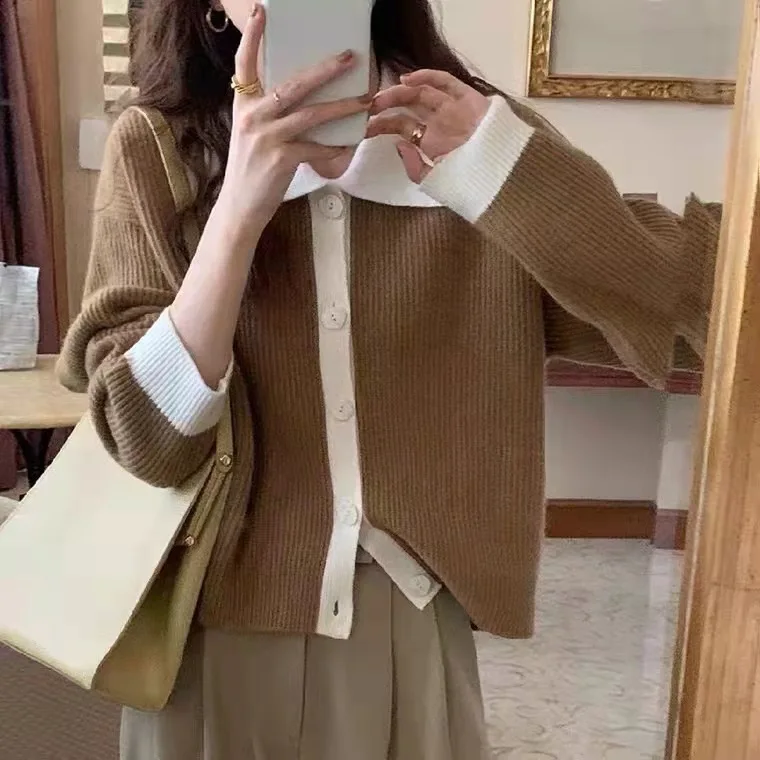 Spring Autumn Women's Turn-down Collar Knitted Sweater Retro Polo Collar Contrast Color Long-sleeved Loose Knitted Cardigan Coat
Spring Autumn Women's Turn-down Collar Knitted Sweater Retro Polo Collar Contrast Color Long-sleeved Loose Knitted Cardigan Coat