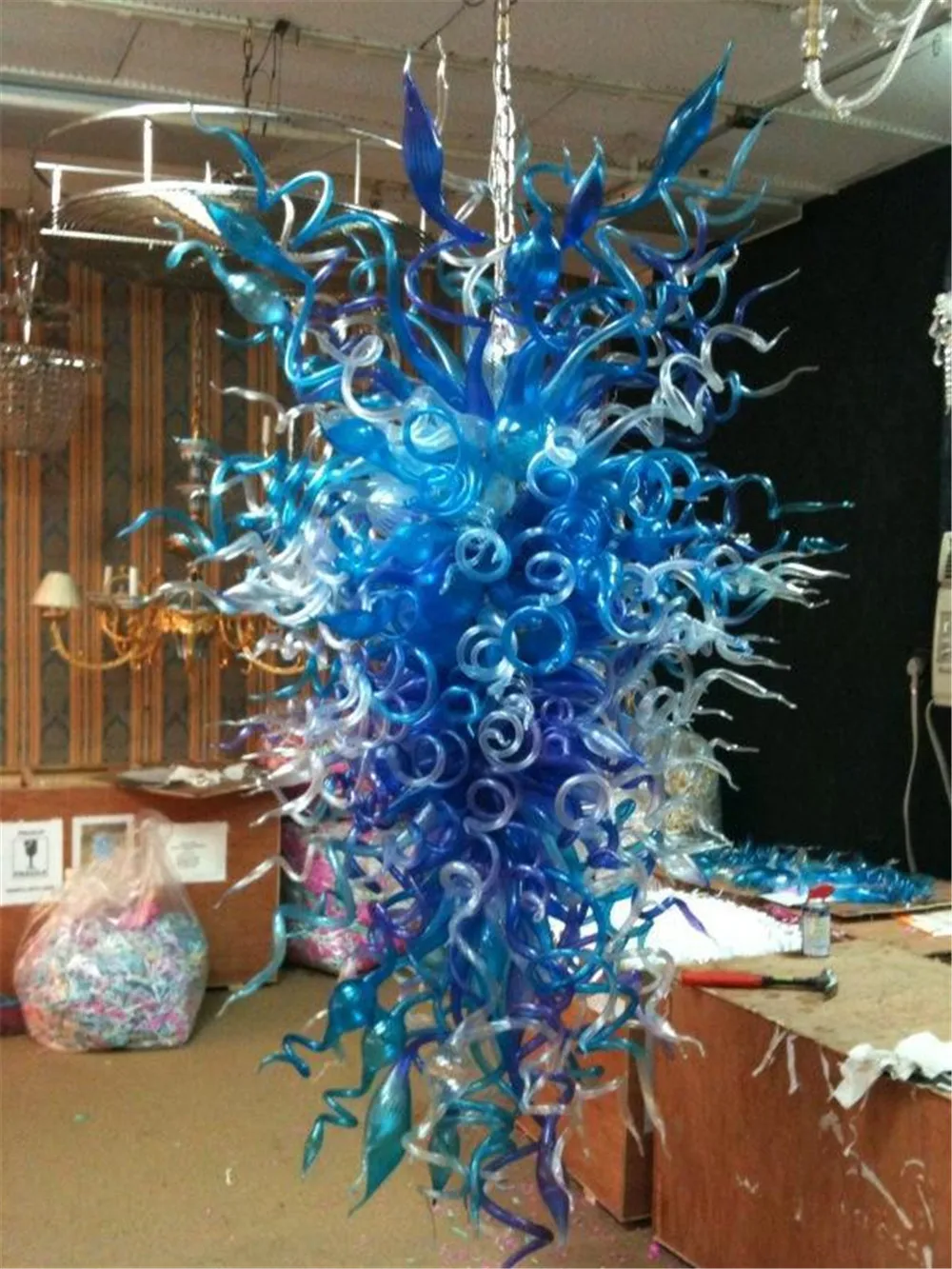 Iron Chain Hanging Lamps for Ceiling Blue Colored Big Chandelier for Living Room
Iron Chain Hanging Lamps for Ceiling Blue Colored Big Chandelier for Living Room