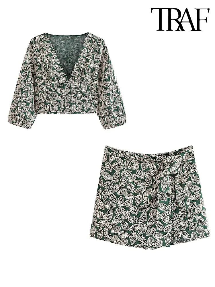 Костюм-двойка женский летний из топа и юбки с вышивкой
Костюм-двойка женский летний из топа и юбки с вышивкой